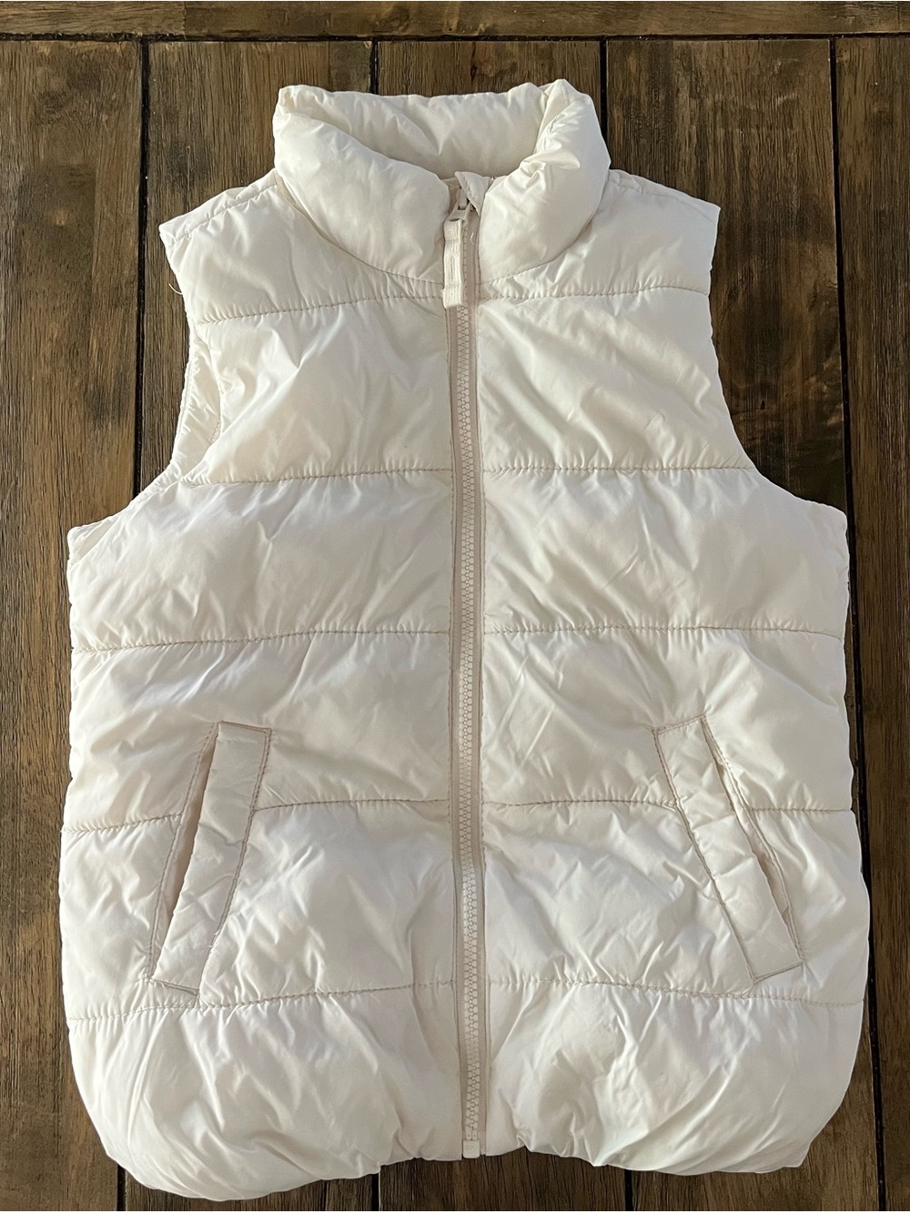 Old Navy White Quilted Puffer Vest - Girls size medium (8)